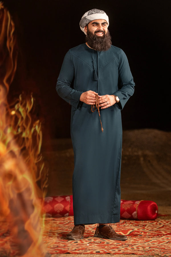 كندورة عمانية باللون الأخضر الزمردي الداكن 